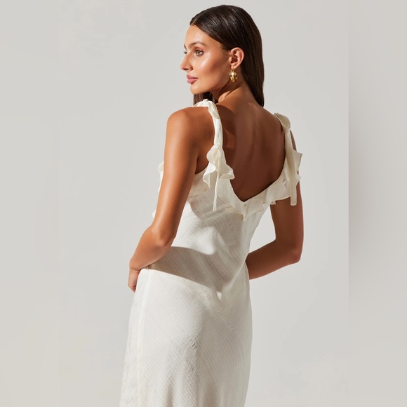 NWT ASTR The Label Sorbae Ruffle Maxi Dress - Picture 2 of 4
